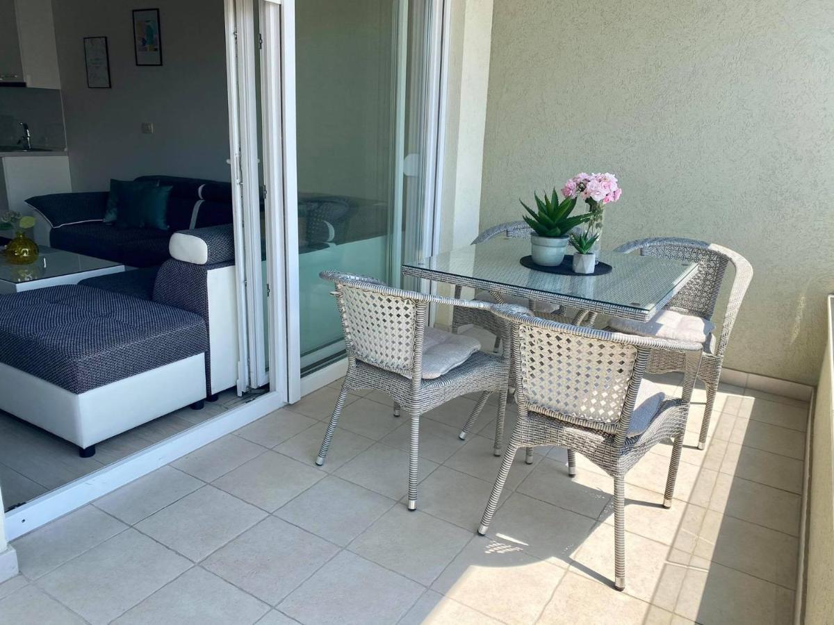 Modern Apartments With Garage Makarska Exterior photo