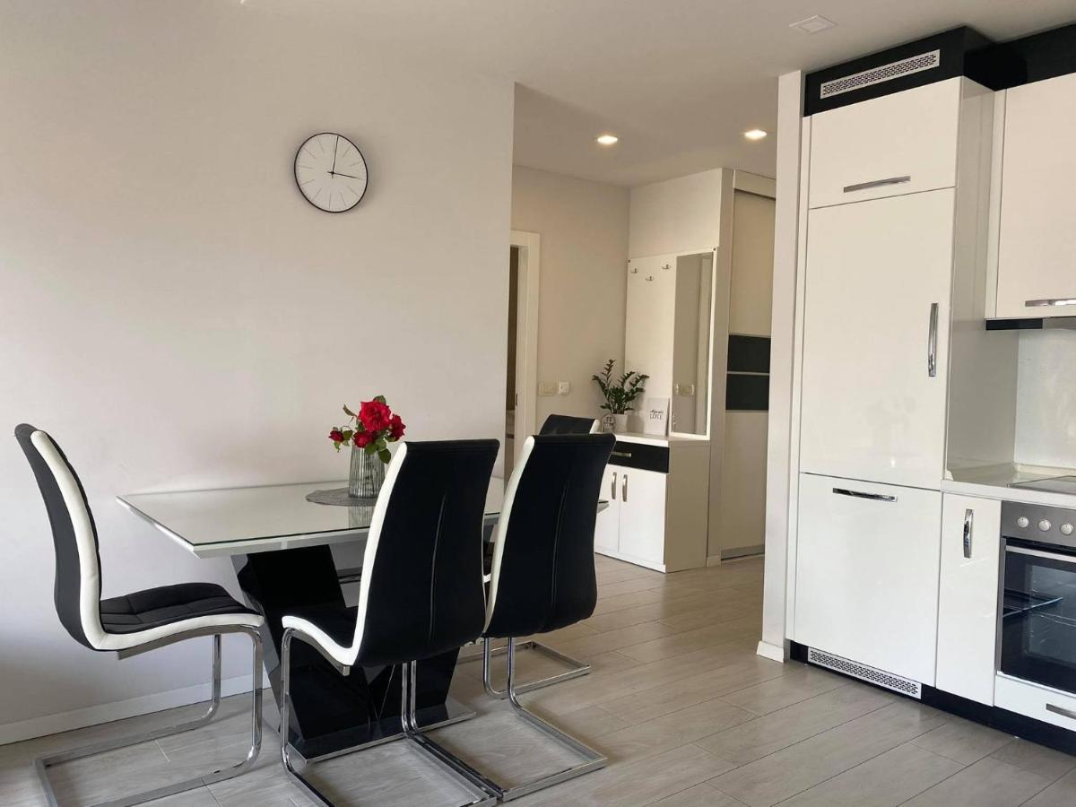 Modern Apartments With Garage Makarska Exterior photo
