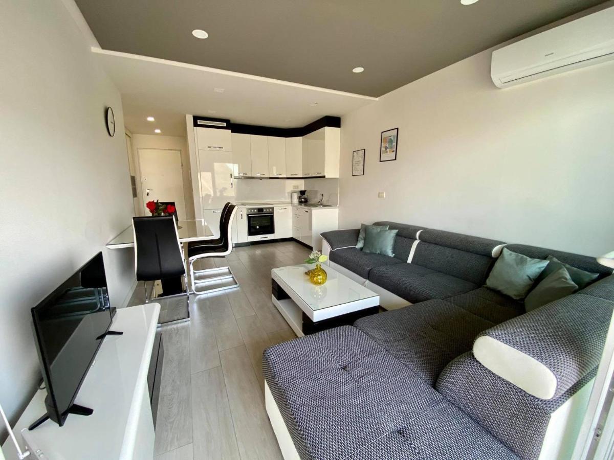 Modern Apartments With Garage Makarska Exterior photo