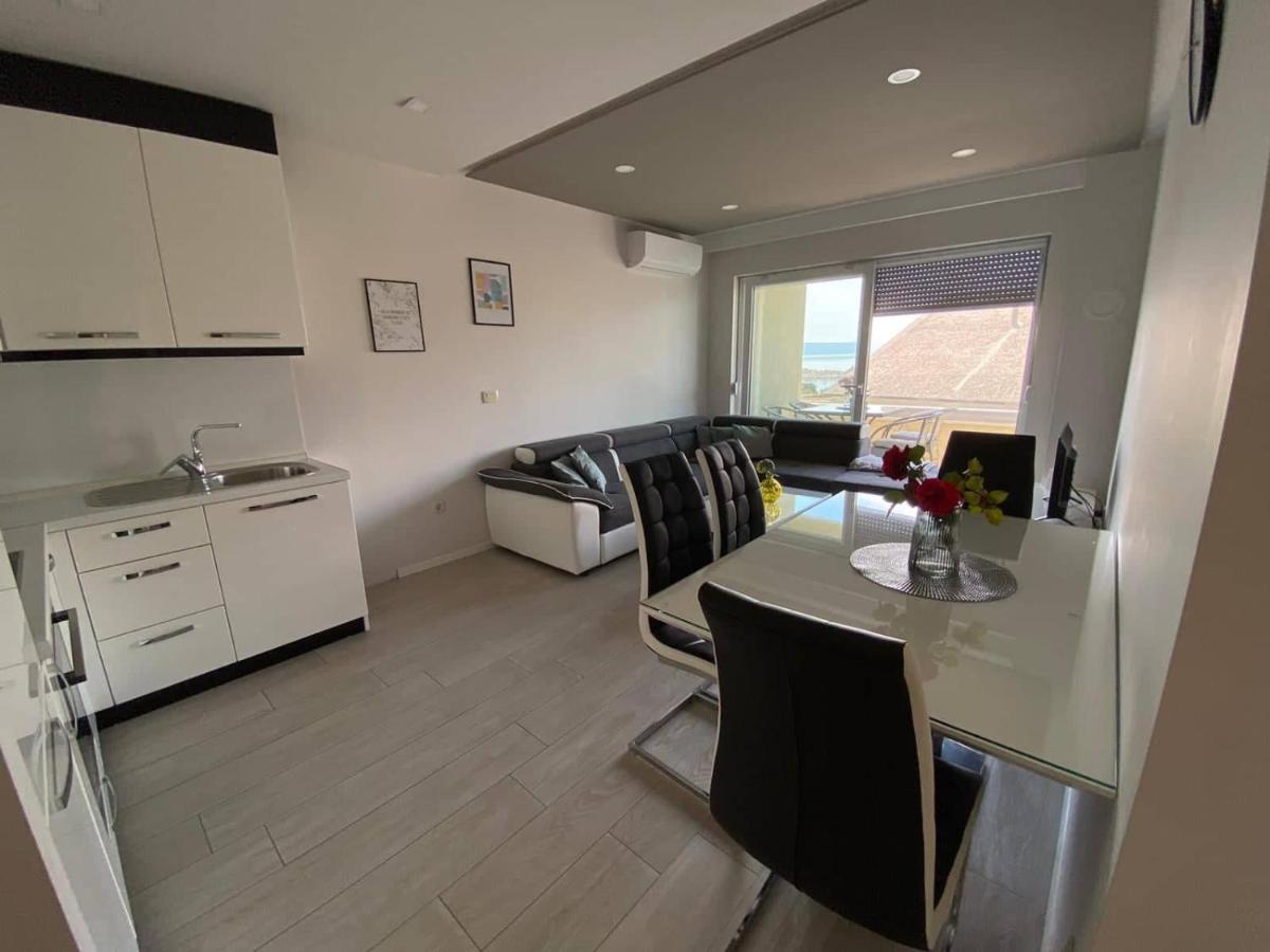Modern Apartments With Garage Makarska Exterior photo